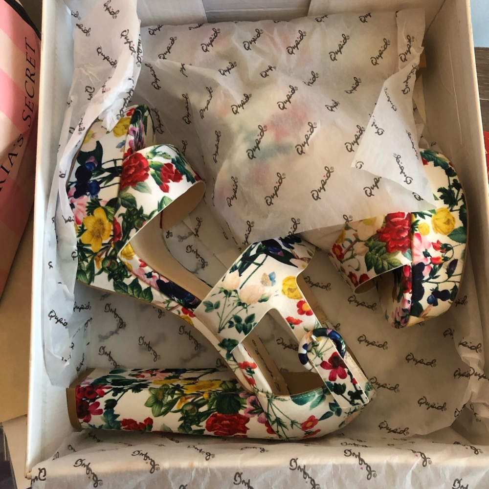 Heels - Picture 4 of 4